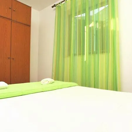 Apartment Lenka - One Bedroom With Balcony And Garden View A2 Sutivan