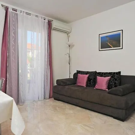 Lenka - One Bedroom With Balcony And Garden View A2 *