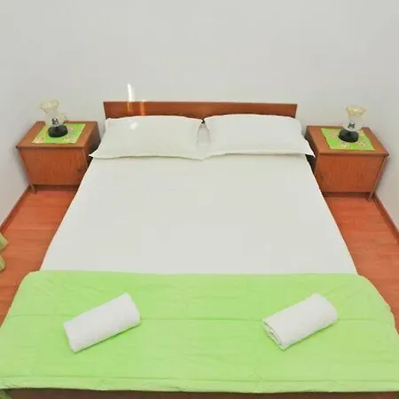 Apartment Lenka - One Bedroom With Balcony And Garden View A2