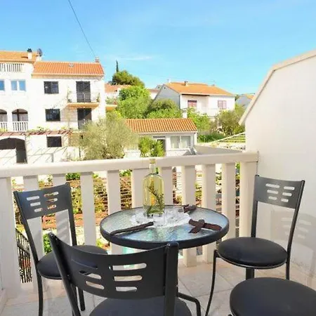 Apartment Lenka - One Bedroom With Balcony And Garden View A2 Sutivan