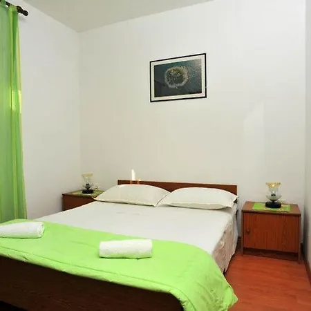 Lenka - One Bedroom With Balcony And Garden View A2 *