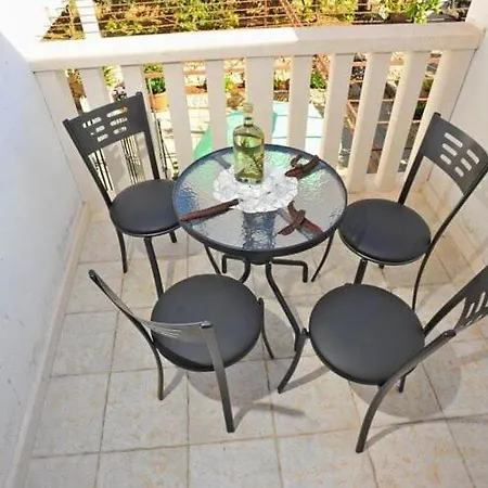 Lenka - One Bedroom With Balcony And Garden View A2