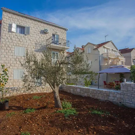 Lenka - One Bedroom With Balcony And Garden View A2 * Sutivan