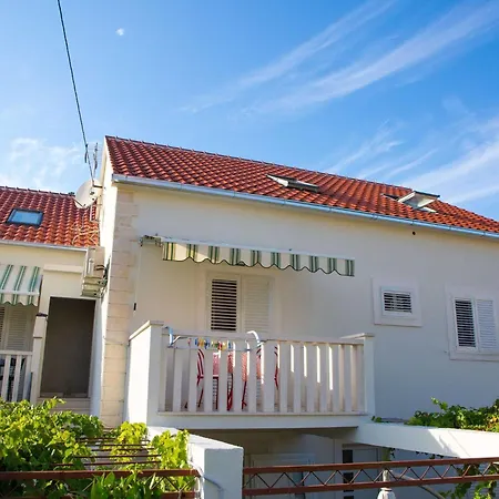 Apartment Lenka - One Bedroom With Balcony And Garden View A2